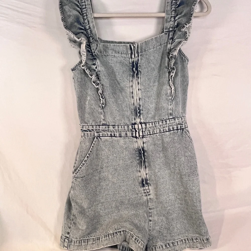 Gilli Gray Denim Romper with Ruffle Straps - Picture 4 of 5